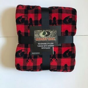 Mossy Oak Reversible Plush Throw Blanket - Red & Black Buffalo Plaid